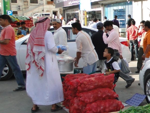 Crowds buying produce at Batha market in Riyadh, 2009, the living-in-Riyadh reality the internet rarely shows
